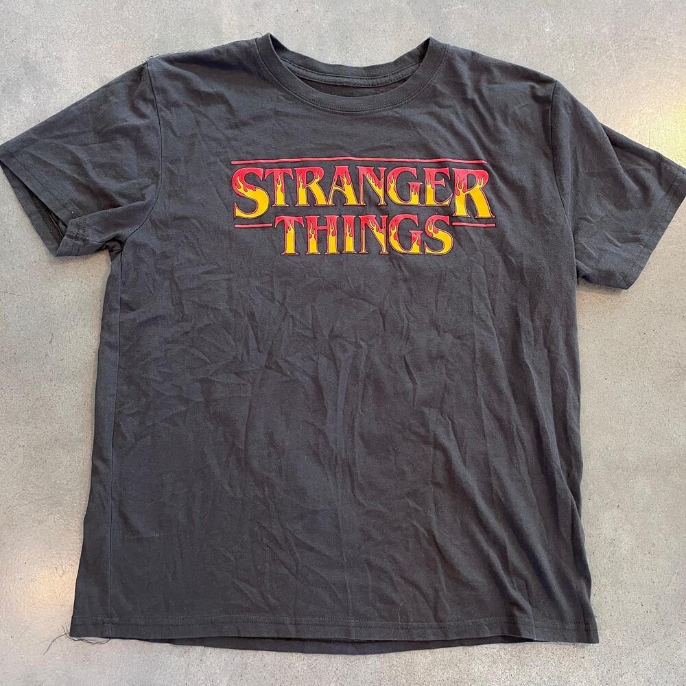 Netflix Stanger Things fire Demogorgon hunter black tshirt women Medium gothcore